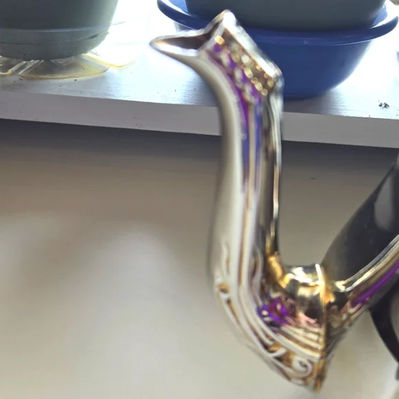 Silver Plated Teapot with Victorian Styled Designed Lid and Handle - Picture 4 of 8